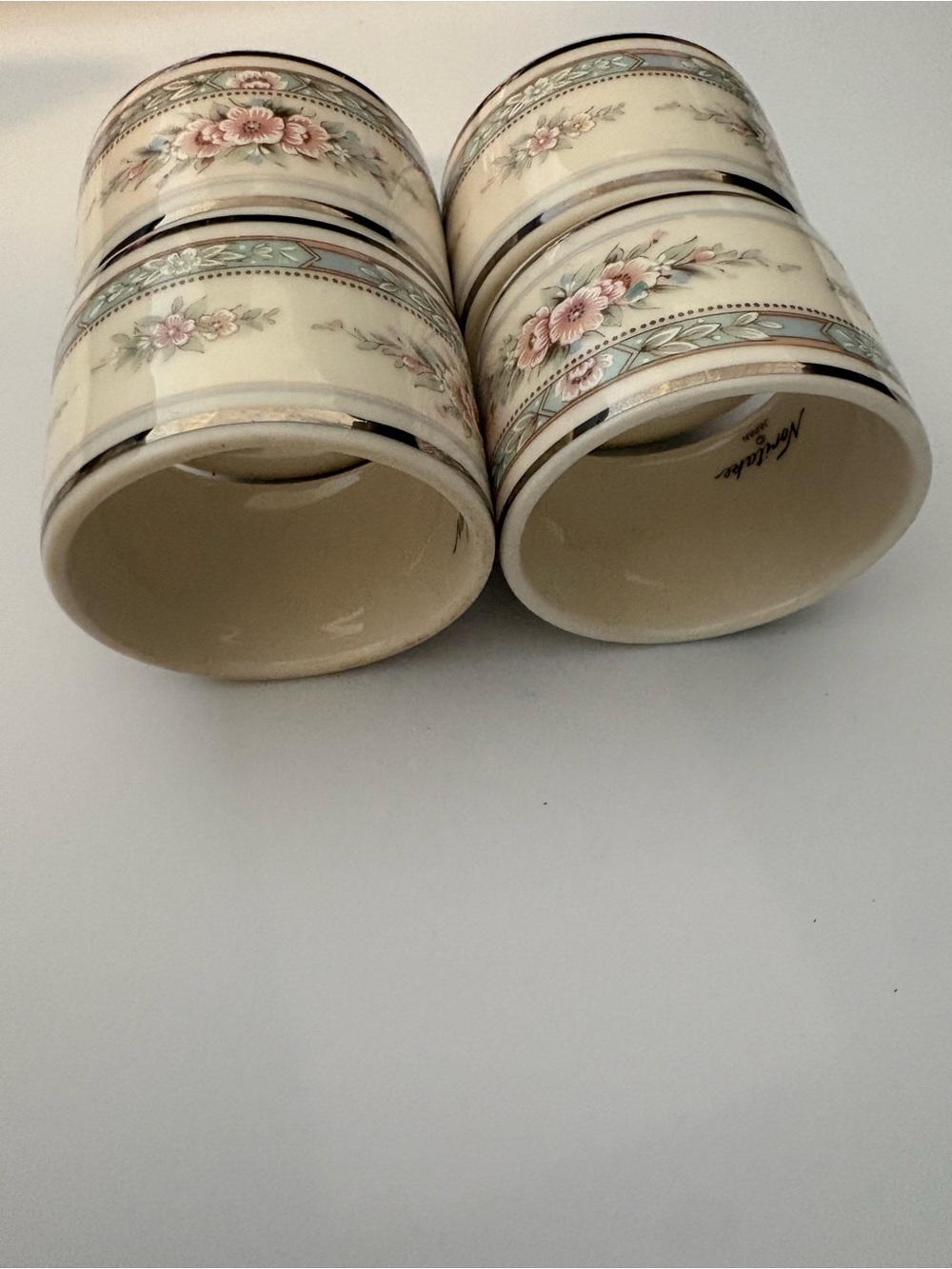 Set of 4 noritake napkin rings - Picture 2 of 3